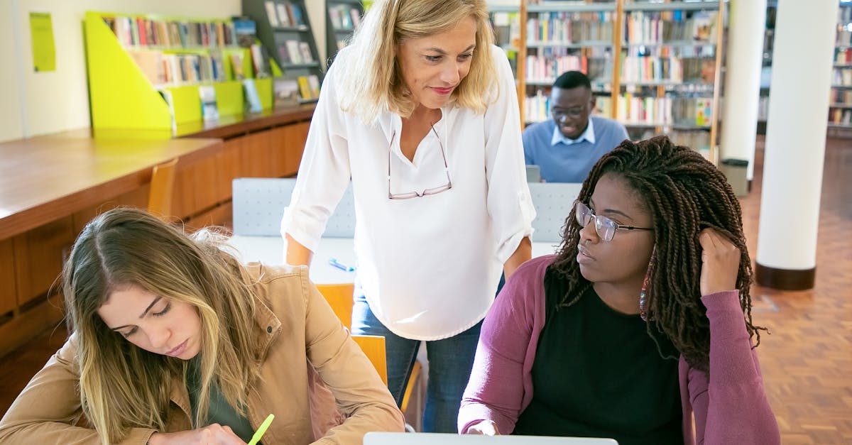 Online Tutoring Strategies for Language Acquisition